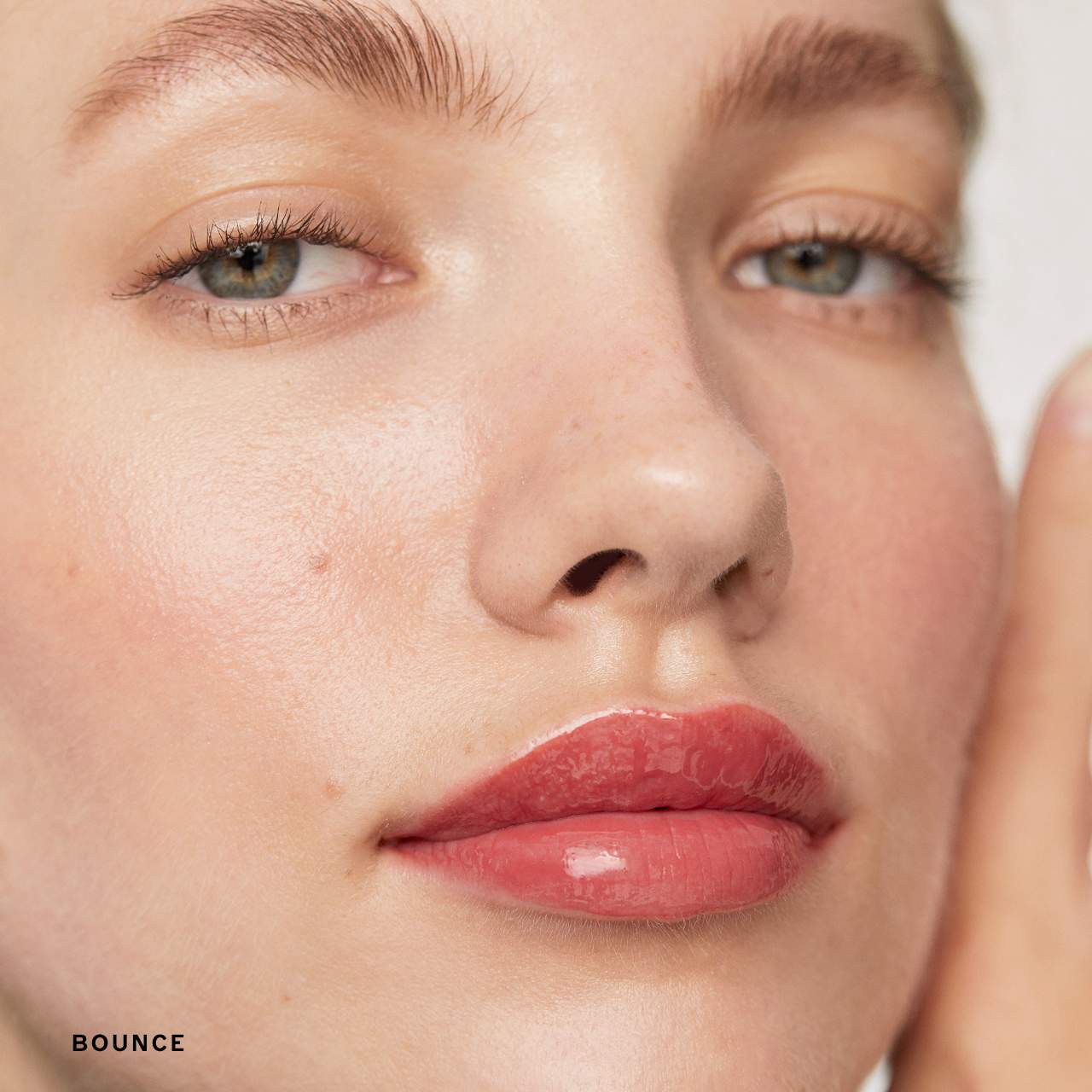 MERIT - Day Glow Dewy Highlighting Balm - Image 5