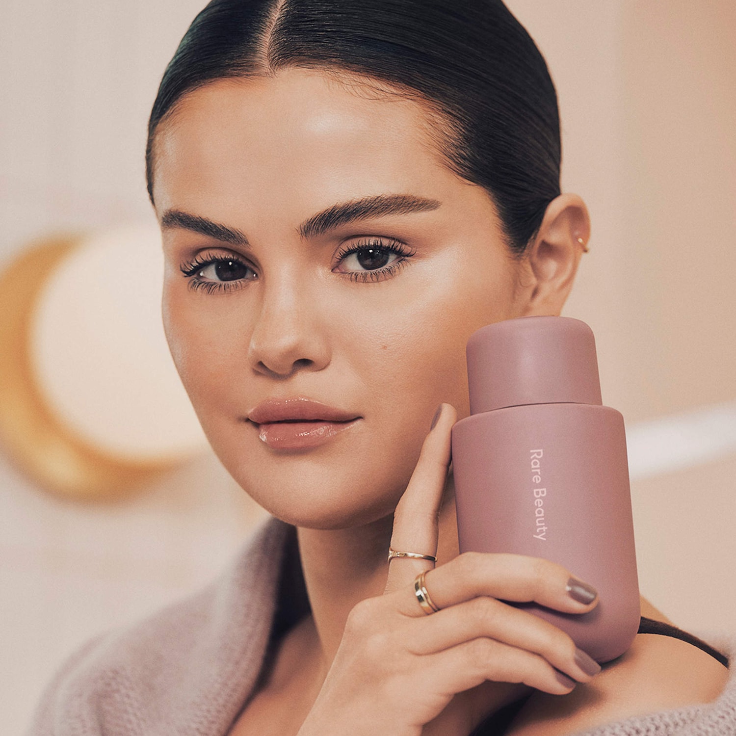 Rare Beauty by Selena Gomez – Find Comfort Niacinamide Hydrating Body Lotion