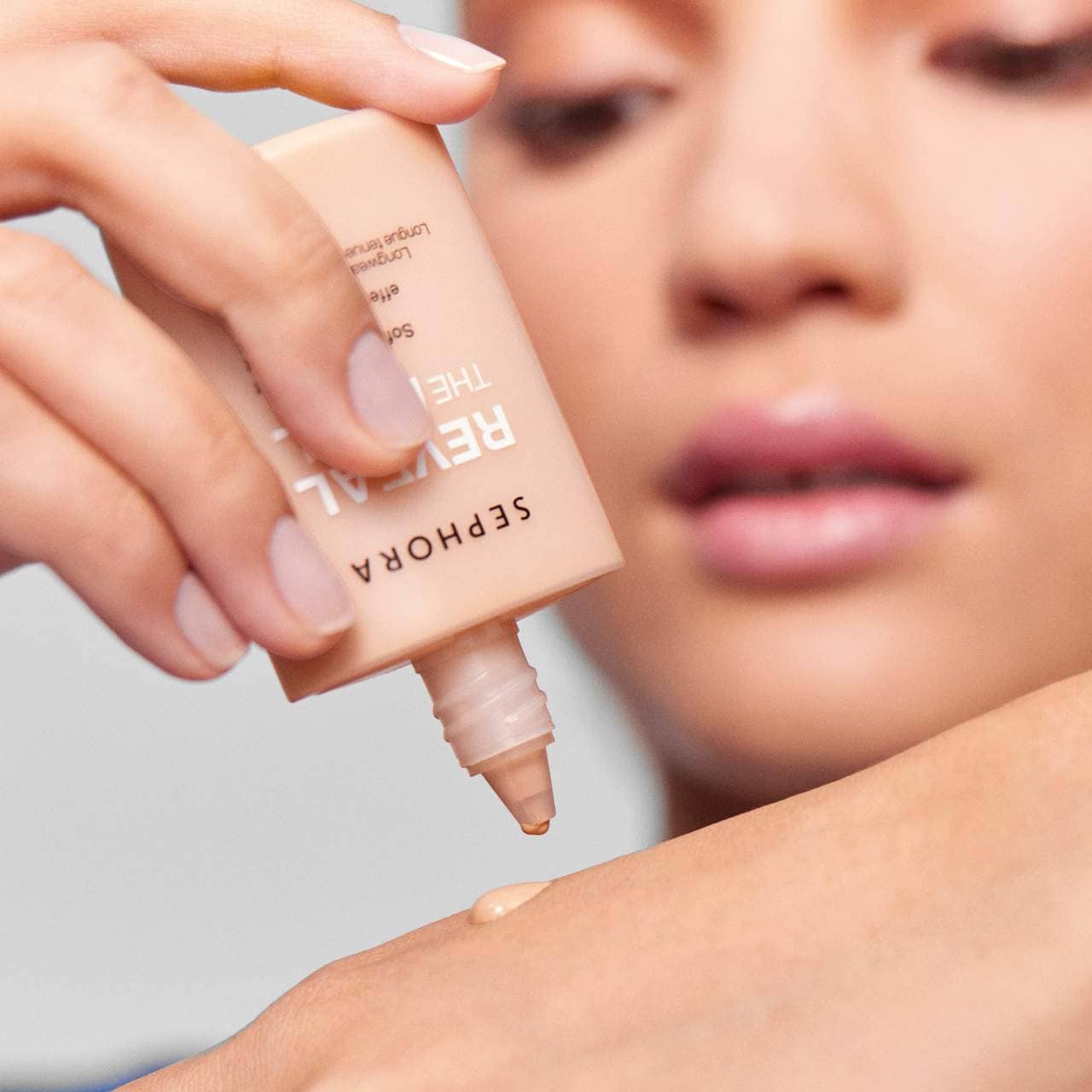 SEPHORA COLLECTION - Reveal The Real 12HR Soft Radiant Skin Tint - Image 5