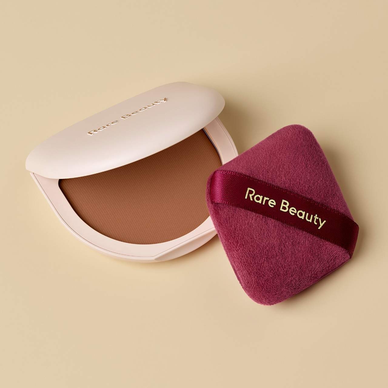 Rare Beauty by Selena Gomez – Soft Touch Setting Powder and Baking Puff Duo