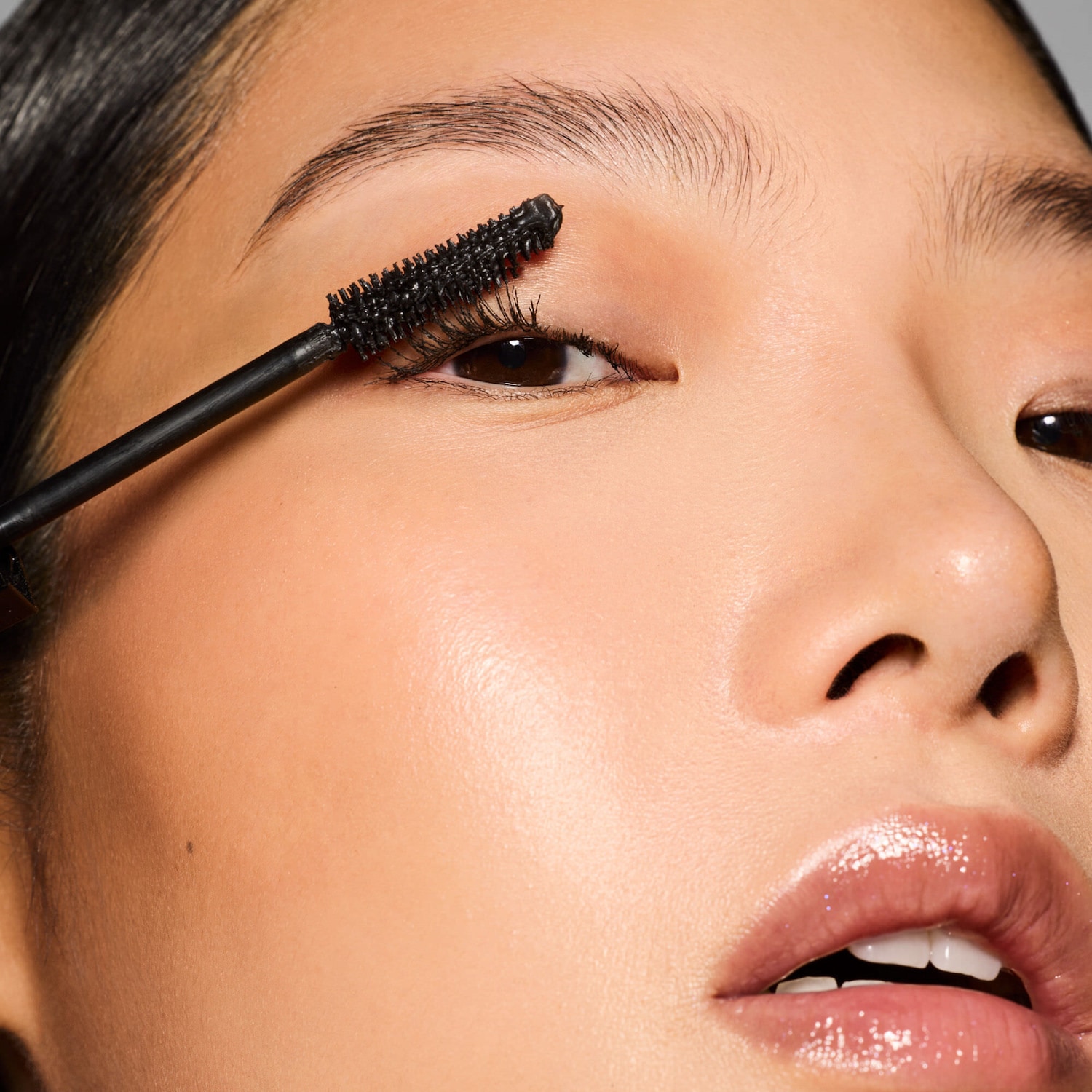 Fenty Beauty by Rihanna - Mini Hella Thicc Volumizing Mascara - Image 4