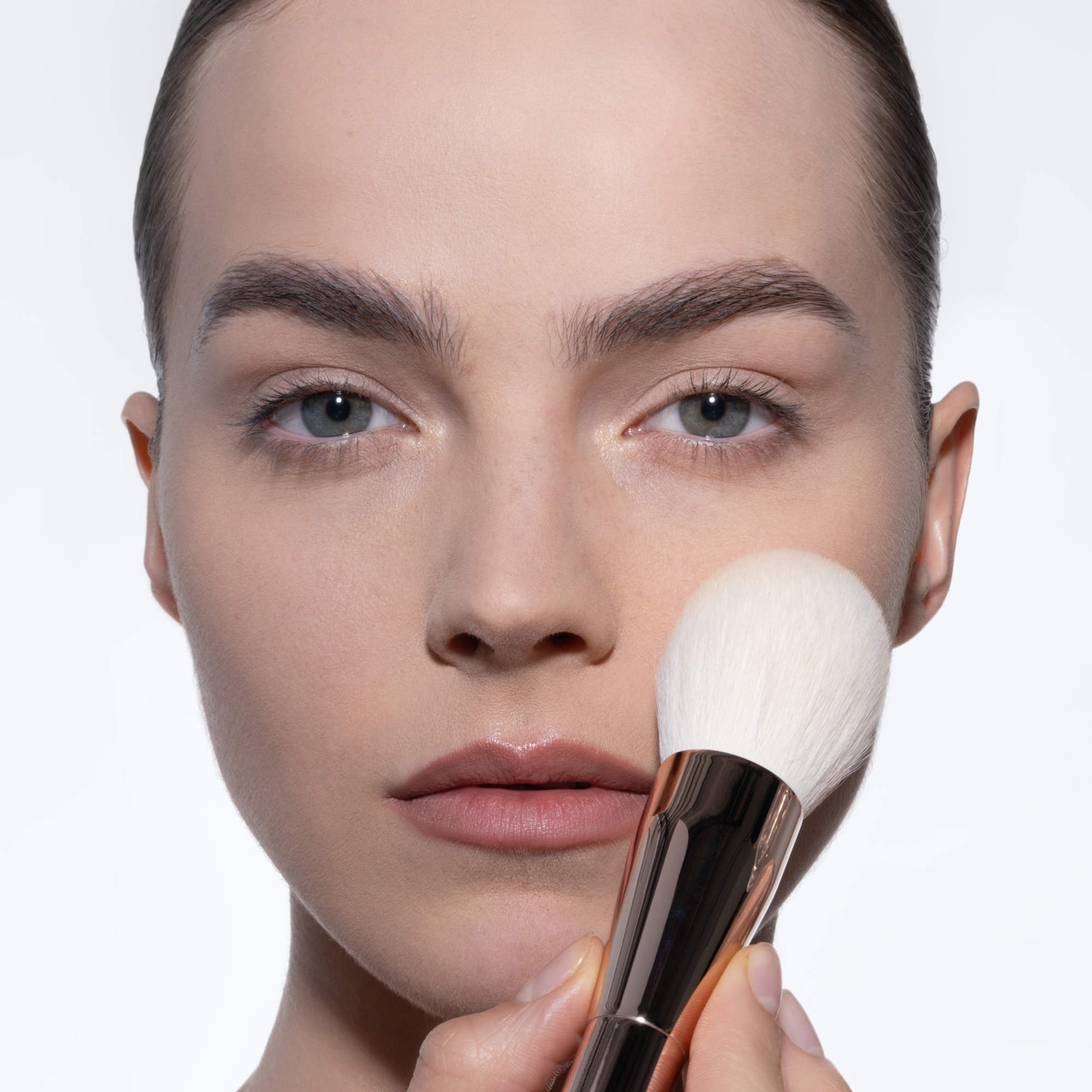 NATASHA DENONA – HY-GLAM™ Powder Brush
