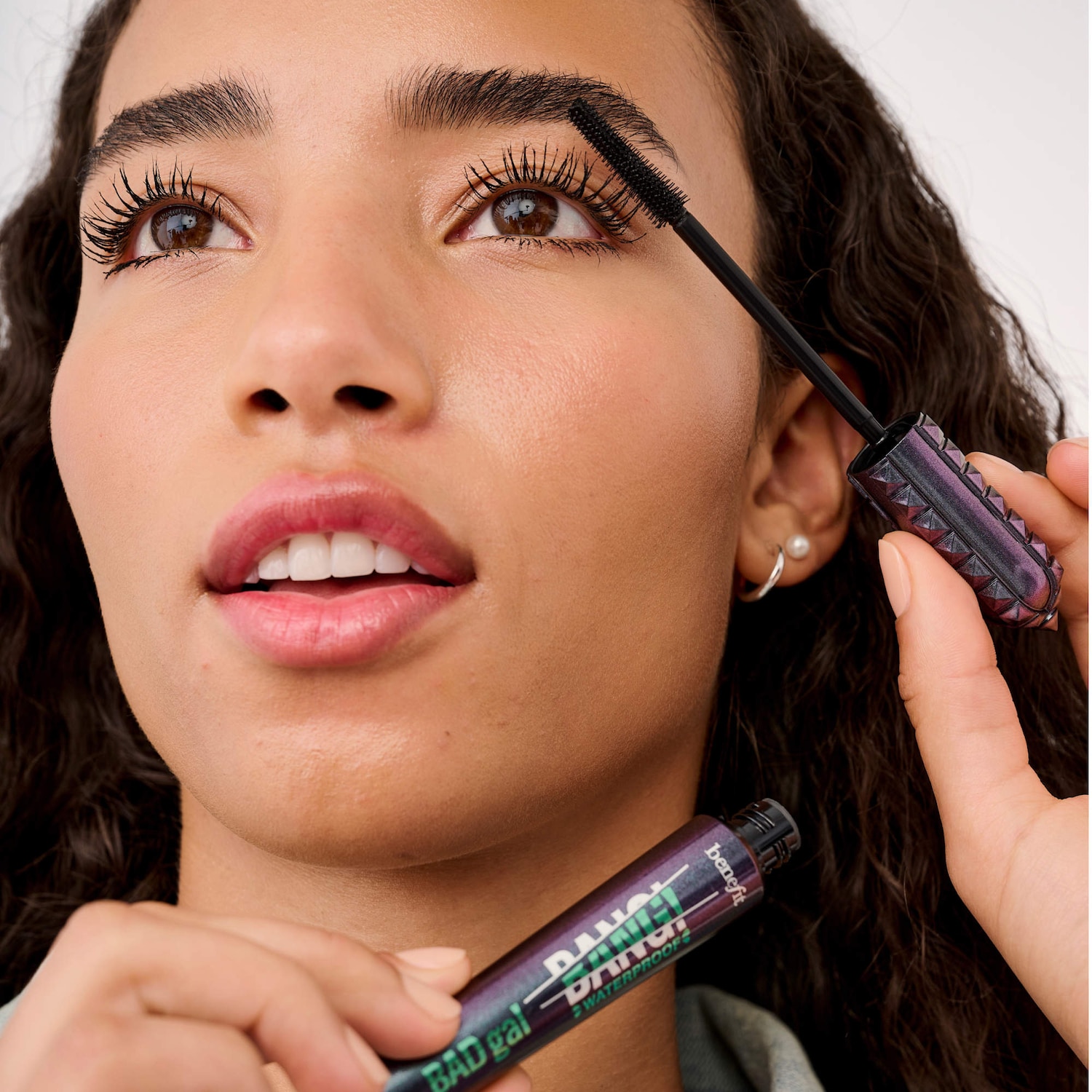 Benefit Cosmetics - Mini BADgal BANG! Volumizing Waterproof Mascara - Image 2